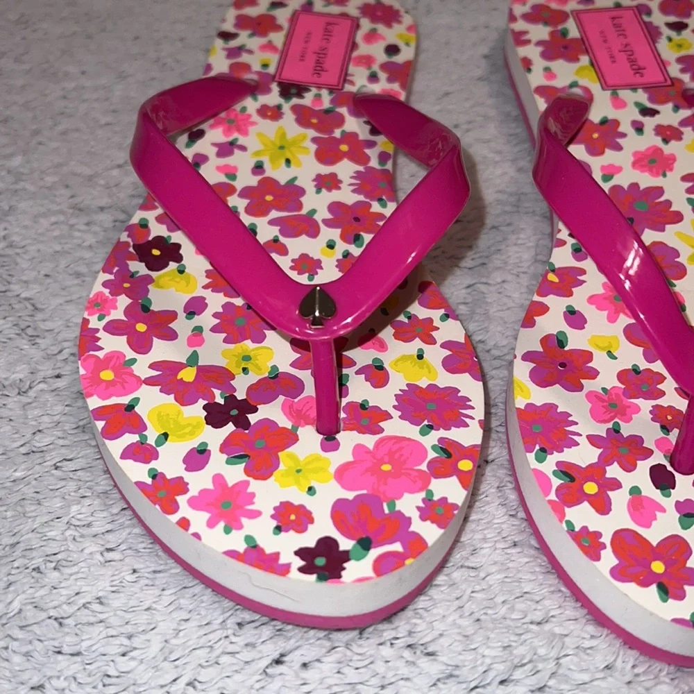 Women's Kate Spade NEW pink/floral flip flops, sandals,  sz 6